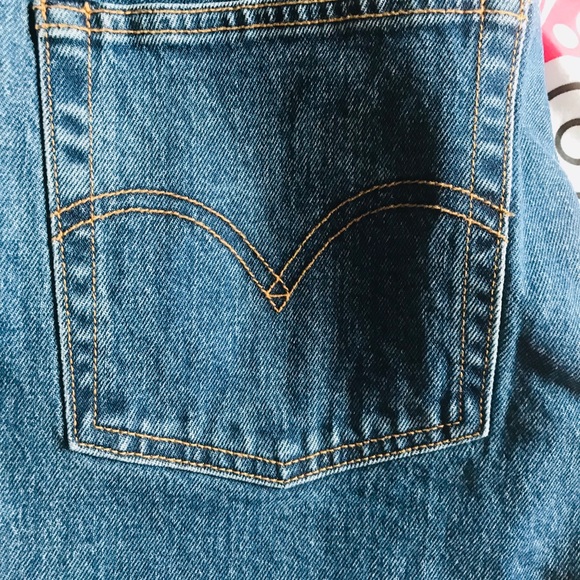 Levi’s Wedgie Fit Ruffle Hem Cropped Jeans - Picture 5 of 12